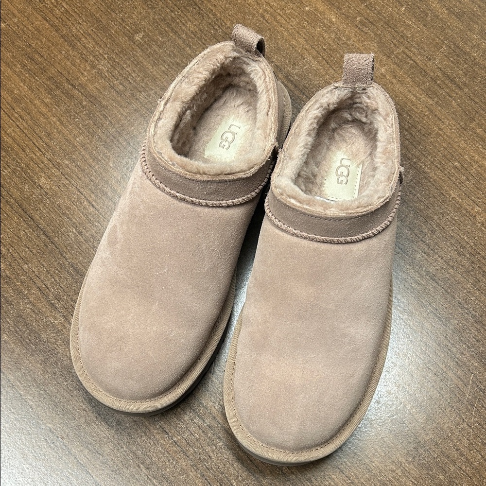 UGG CLASSIC MICRO WMNS in color 
"ROCKY OAK"